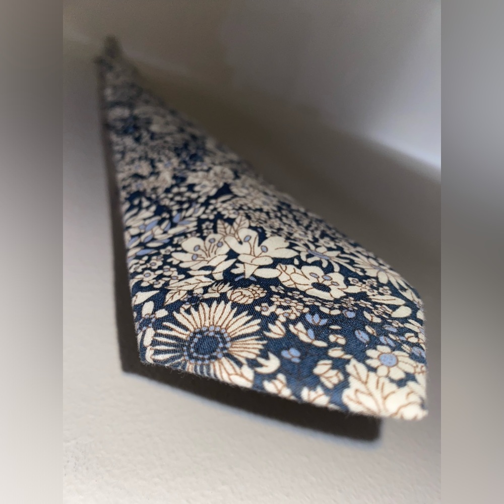 Express floral tie